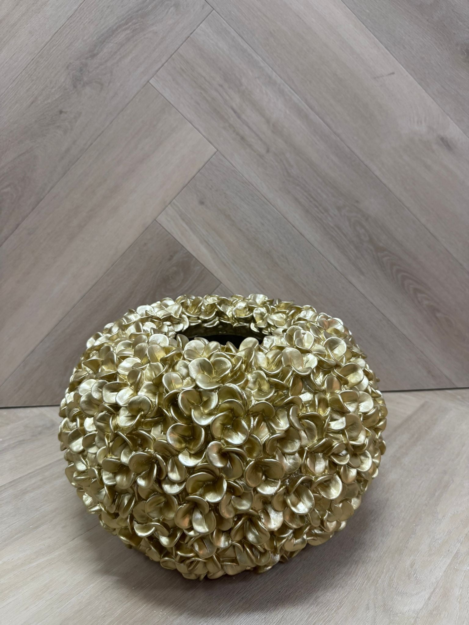 Bloemenvaas rond goud